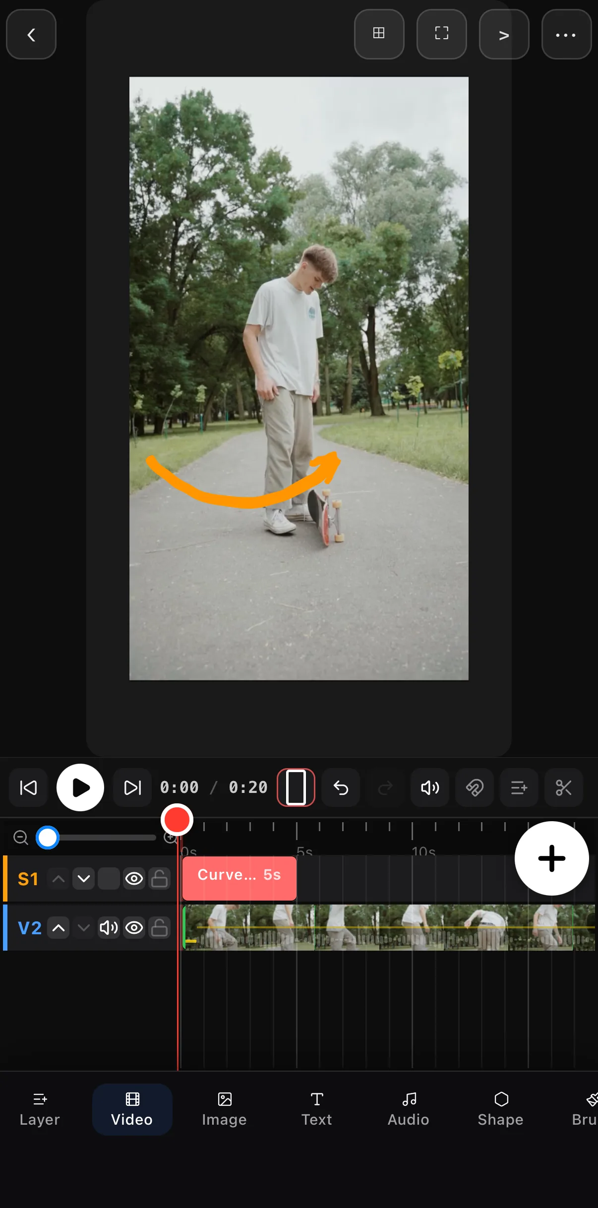 A skater on a park path with an orange hand-drawn Curve Arrow pointing at the skateboard; the timeline shows the Curve Arrow clip (5 s) on row S1 above the 20-second video on V2.