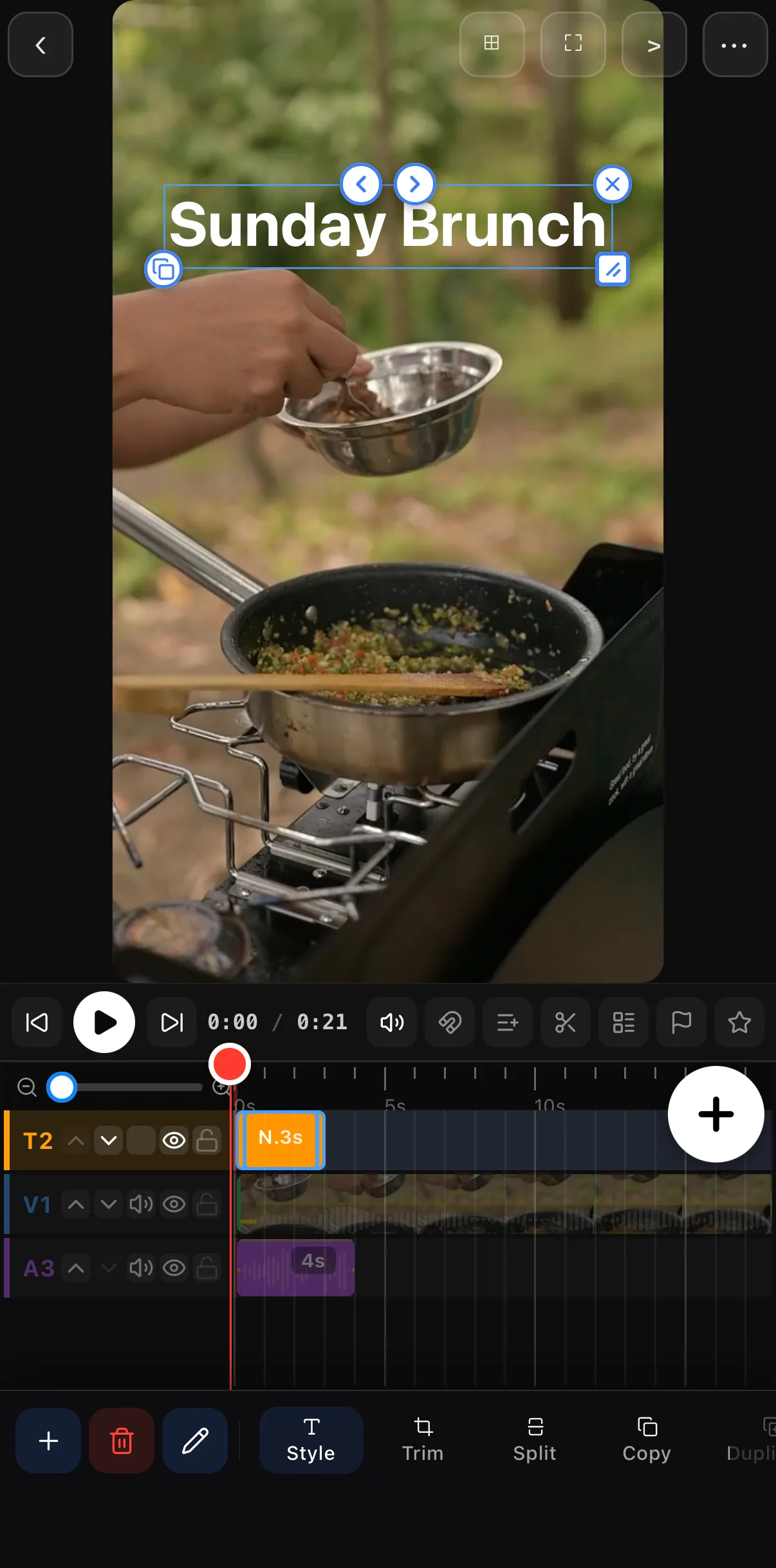 The title layer selected: ‹ › width handles, delete, duplicate and grip controls on the canvas; the T2 row highlighted; Style, Trim, Split, Copy and Duplicate in the bottom bar